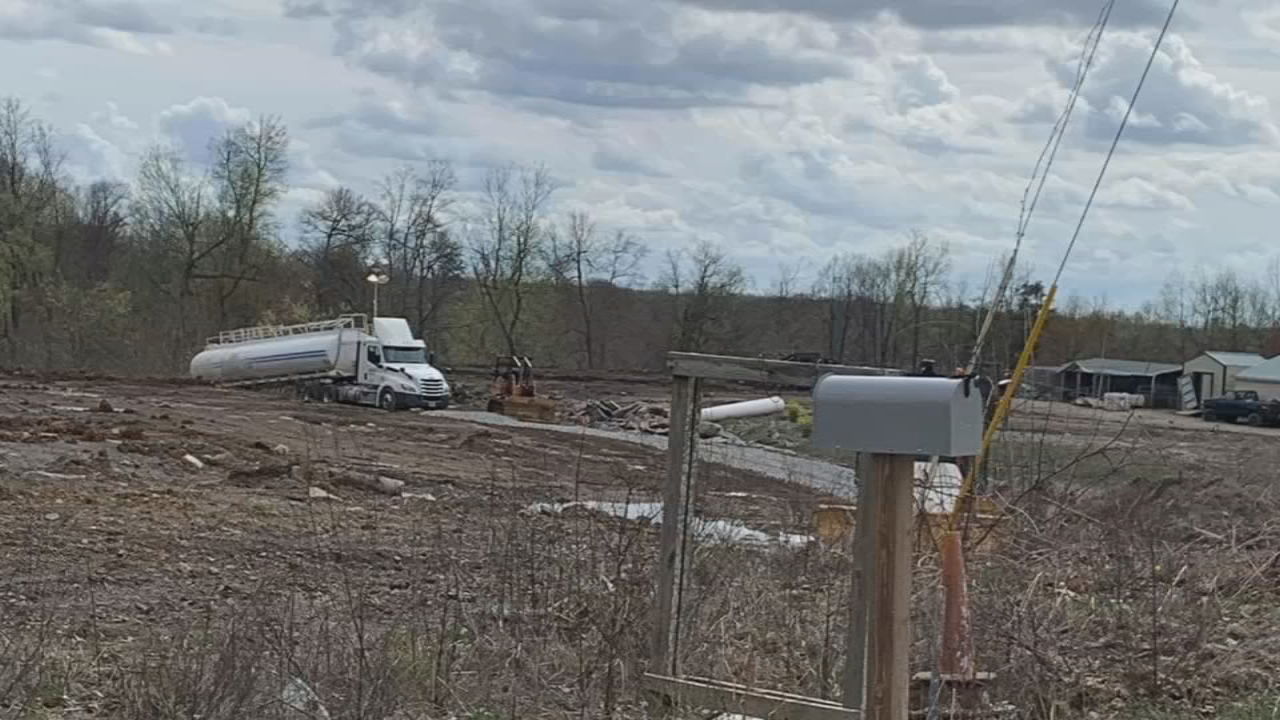 Large tanker stuck in mud (Blue Lick Creek slurry / sludge investigation) 4-10-19